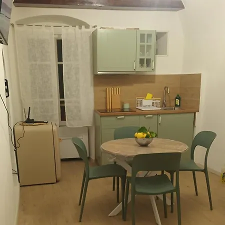 La Casetta Di Tommy E Vitto In Pieno Centro A Bilocale 4 Posti Letto