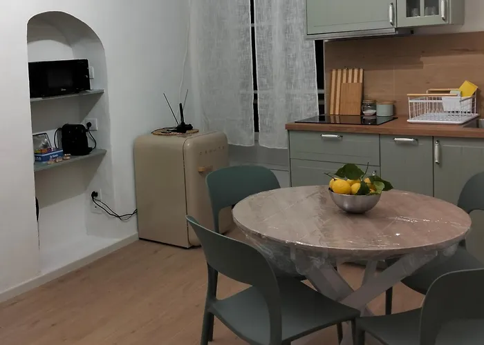 Apartment La Casetta Di Tommy E Vitto In Pieno Centro A Bilocale 4 Posti Letto Sanremo