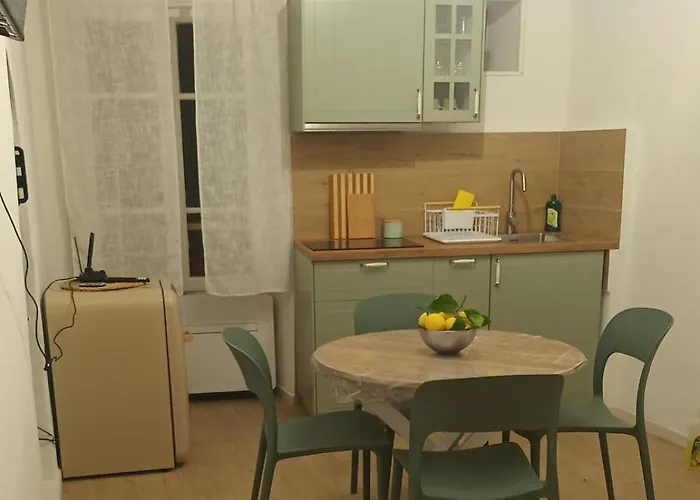 La Casetta Di Tommy E Vitto In Pieno Centro A Bilocale 4 Posti Letto